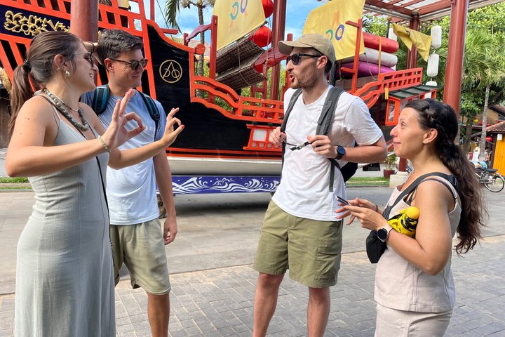 Guided walking tour of Hoi An Ancient Town, Vietnam, showcasing historic architecture and local culture, photo 26 | wizardtrip
