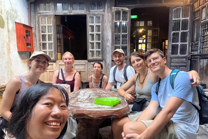 Guided walking tour of Hoi An Ancient Town, Vietnam, showcasing historic architecture and local culture, photo 27 | wizardtrip