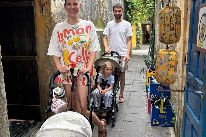 Guided walking tour of Hoi An Ancient Town, Vietnam, showcasing historic architecture and local culture, photo 28 | wizardtrip