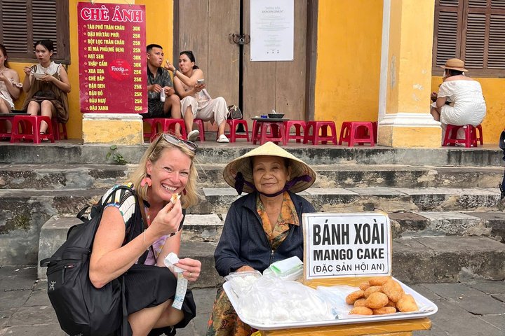 Guided walking tour of Hoi An Ancient Town, Vietnam, showcasing historic architecture and local culture, photo 29 | wizardtrip