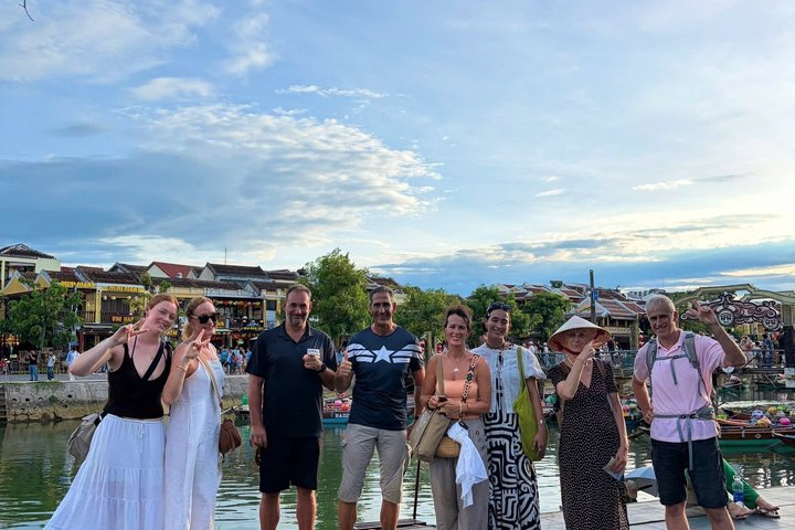 Guided walking tour of Hoi An Ancient Town, Vietnam, showcasing historic architecture and local culture, photo 31 | wizardtrip