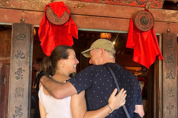 Guided walking tour of Hoi An Ancient Town, Vietnam, showcasing historic architecture and local culture, photo 39 | wizardtrip