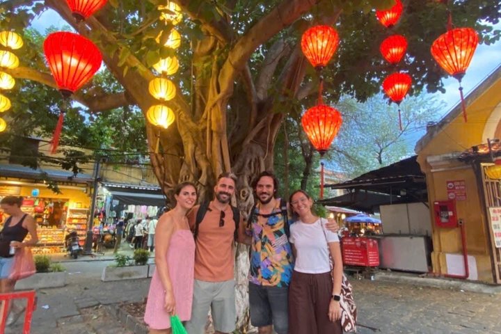 Guided walking tour of Hoi An Ancient Town, Vietnam, showcasing historic architecture and local culture, photo 40 | wizardtrip