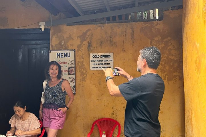 Guided walking tour of Hoi An Ancient Town, Vietnam, showcasing historic architecture and local culture, photo 41 | wizardtrip