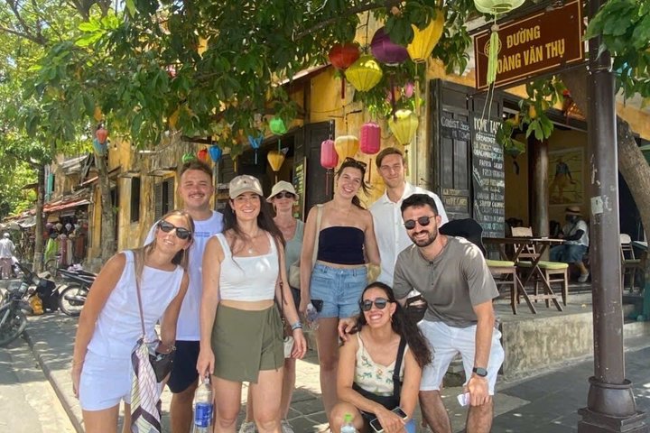 Guided walking tour of Hoi An Ancient Town, Vietnam, showcasing historic architecture and local culture, photo 42 | wizardtrip