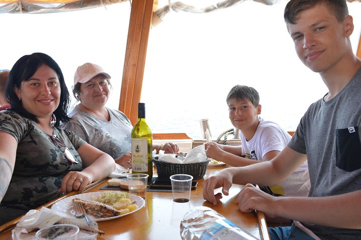Cruzeiro de barco de dia inteiro às Ilhas Elaphiti a partir de Dubrovnik com almoço, bebidas e natação, foto 26 | wizardtrip