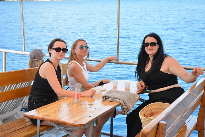 Cruzeiro de barco de dia inteiro às Ilhas Elaphiti a partir de Dubrovnik com almoço, bebidas e natação, foto 32 | wizardtrip