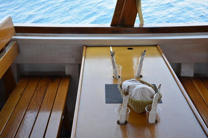 Cruzeiro de barco de dia inteiro às Ilhas Elaphiti a partir de Dubrovnik com almoço, bebidas e natação, foto 37 | wizardtrip