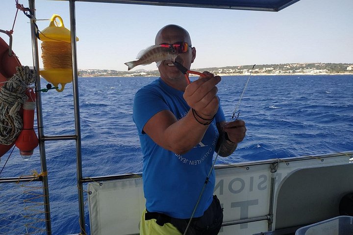 Excursión en barco de pesca tradicional en Rodas, Grecia, con pesca, natación y barbacoa a bordo, foto 9 | wizardtrip