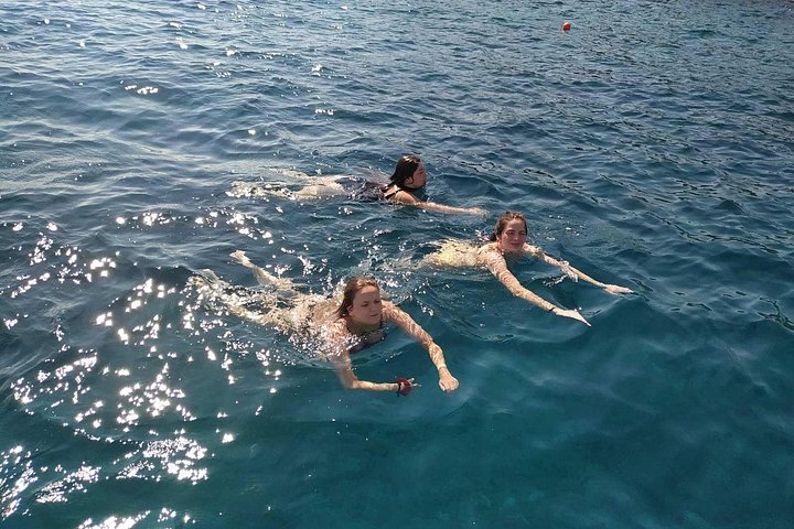 Excursión en barco de pesca tradicional en Rodas, Grecia, con pesca, natación y barbacoa a bordo, foto 11 | wizardtrip