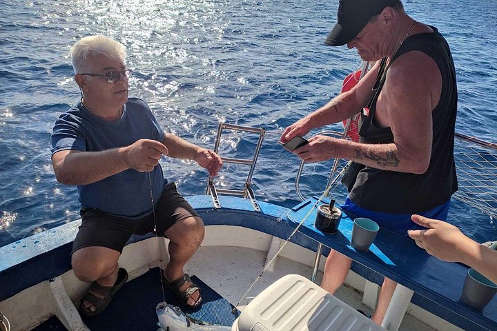 Excursión en barco de pesca tradicional en Rodas, Grecia, con pesca, natación y barbacoa a bordo, foto 12 | wizardtrip