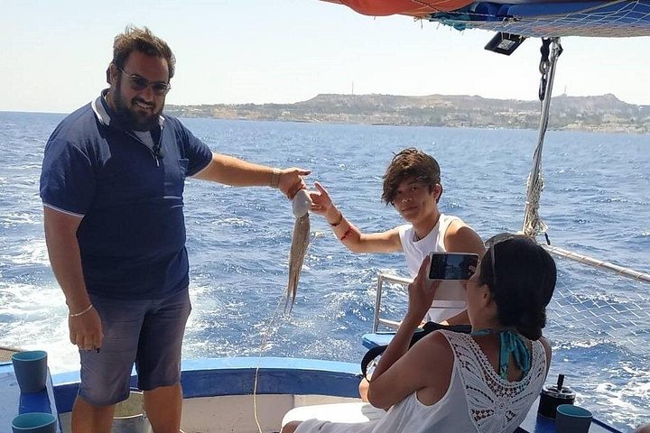 Excursión en barco de pesca tradicional en Rodas, Grecia, con pesca, natación y barbacoa a bordo, foto 23 | wizardtrip