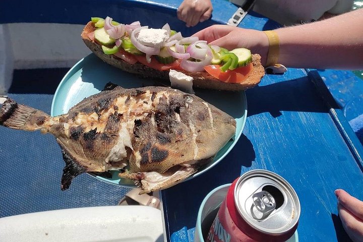 Excursión en barco de pesca tradicional en Rodas, Grecia, con pesca, natación y barbacoa a bordo, foto 24 | wizardtrip