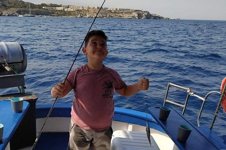 Excursión en barco de pesca tradicional en Rodas, Grecia, con pesca, natación y barbacoa a bordo, foto 27 | wizardtrip