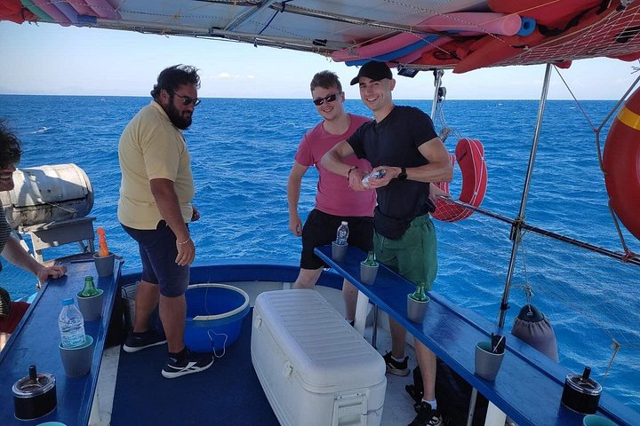 Excursión en barco de pesca tradicional en Rodas, Grecia, con pesca, natación y barbacoa a bordo, foto 29 | wizardtrip