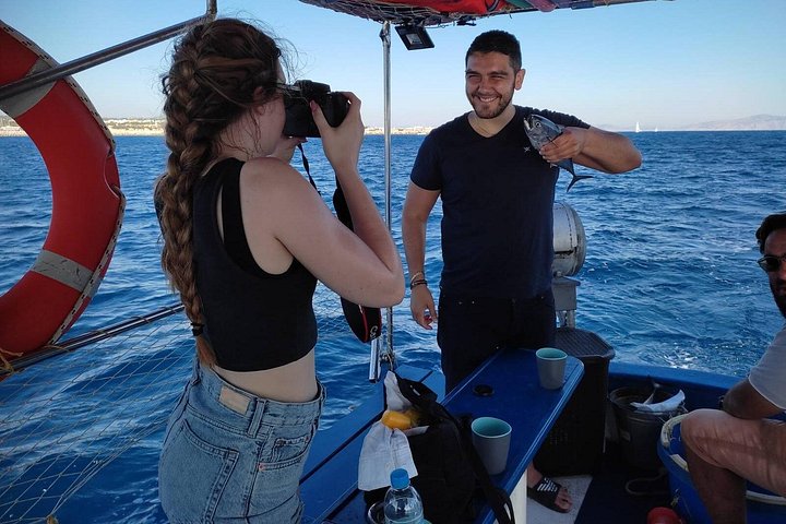Excursión en barco de pesca tradicional en Rodas, Grecia, con pesca, natación y barbacoa a bordo, foto 30 | wizardtrip