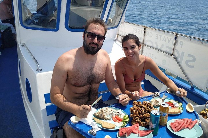 Excursión en barco de pesca tradicional en Rodas, Grecia, con pesca, natación y barbacoa a bordo, foto 36 | wizardtrip