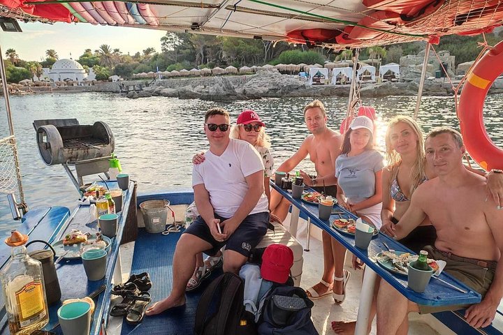 Excursión en barco de pesca tradicional en Rodas, Grecia, con pesca, natación y barbacoa a bordo, foto 39 | wizardtrip