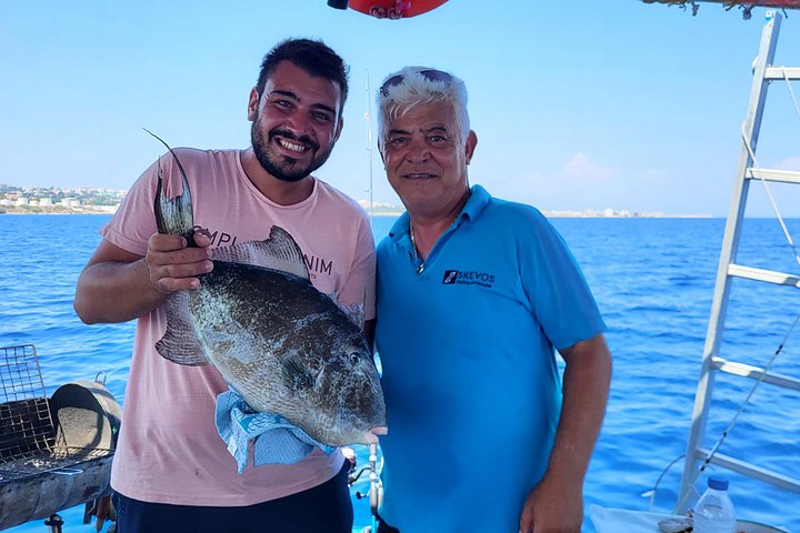 Excursión en barco de pesca tradicional en Rodas, Grecia, con pesca, natación y barbacoa a bordo, foto 50 | wizardtrip
