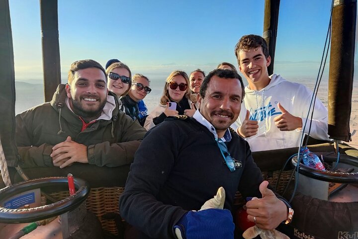 Ballong svever over Marrakech ved soloppgang, med Atlasfjellene som bakgrunn, foto 14 | wizardtrip