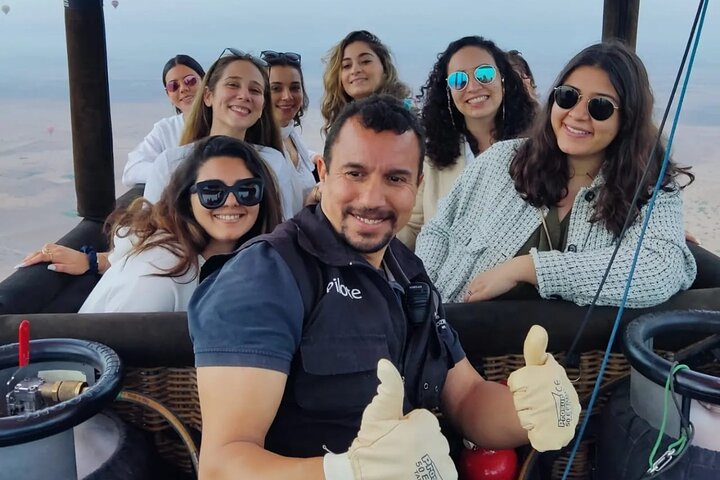 Ballong svever over Marrakech ved soloppgang, med Atlasfjellene som bakgrunn, foto 19 | wizardtrip