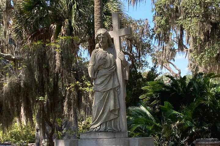 Tour guiado de carrinho de golfe pelo histórico e belo Cemitério Bonaventure em Savannah, foto 10 | wizardtrip