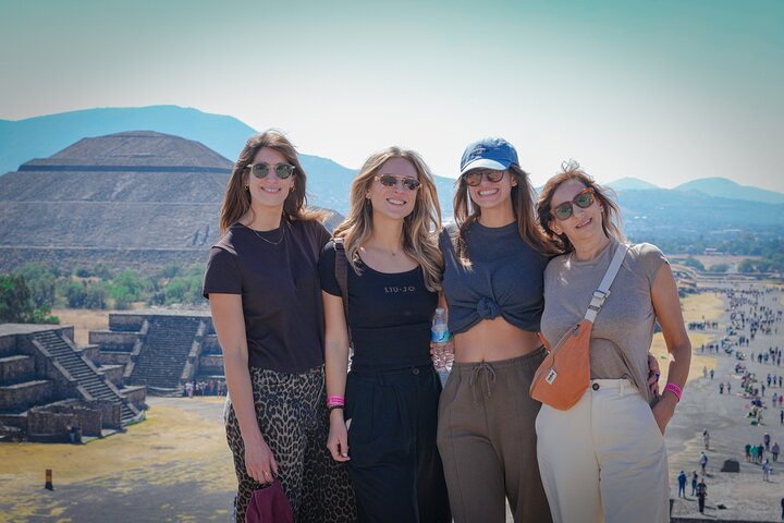Mongolfiera che fluttua sopra le antiche piramidi di Teotihuacan, Città del Messico, foto 14 | wizardtrip