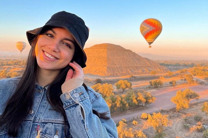 Mongolfiera che fluttua sopra le antiche piramidi di Teotihuacan, Città del Messico, foto 19 | wizardtrip