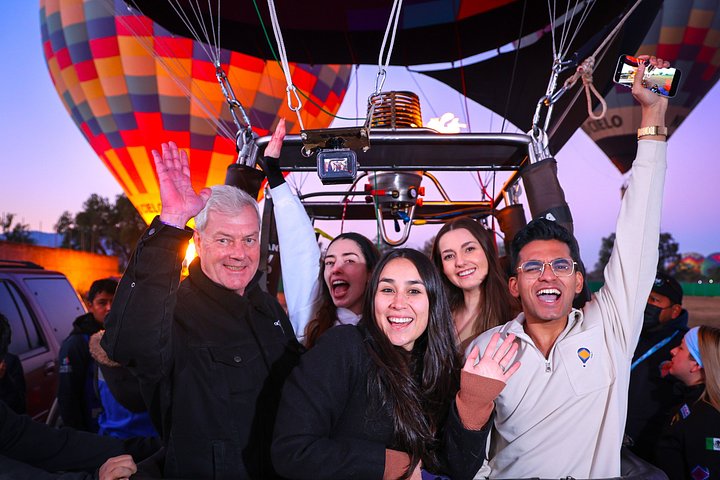 Mongolfiera che fluttua sopra le antiche piramidi di Teotihuacan, Città del Messico, foto 42 | wizardtrip