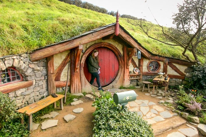 Small-Group Hobbiton Tour from Auckland with Party Marquee Lunch | wizardtrip