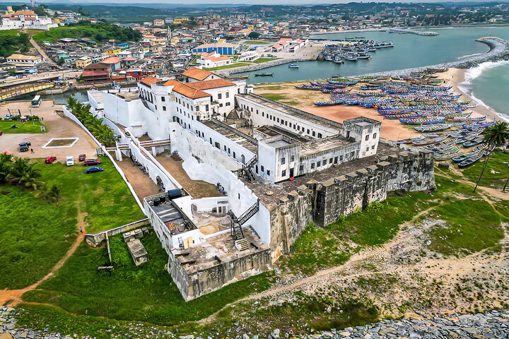 Visite guidée des châteaux de Cape Coast et Elmina et du parc national de Kakum | wizardtrip