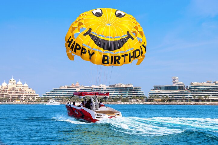Upplev spännande parasailing över Dubais vatten med fantastisk utsikt över Palm Jumeirah och JBR, foto 11 | wizardtrip