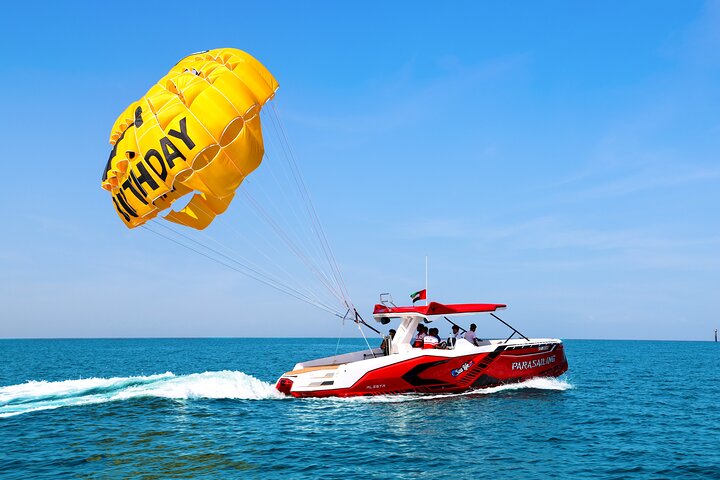 Upplev spännande parasailing över Dubais vatten med fantastisk utsikt över Palm Jumeirah och JBR, foto 16 | wizardtrip