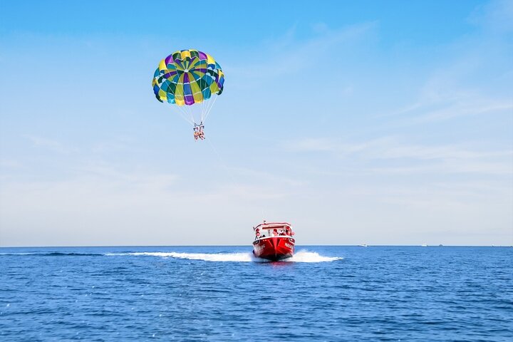 Upplev spännande parasailing över Dubais vatten med fantastisk utsikt över Palm Jumeirah och JBR, foto 26 | wizardtrip