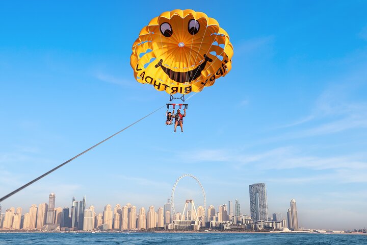 Upplev spännande parasailing över Dubais vatten med fantastisk utsikt över Palm Jumeirah och JBR, foto 27 | wizardtrip