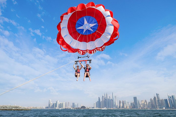 Upplev spännande parasailing över Dubais vatten med fantastisk utsikt över Palm Jumeirah och JBR, foto 41 | wizardtrip