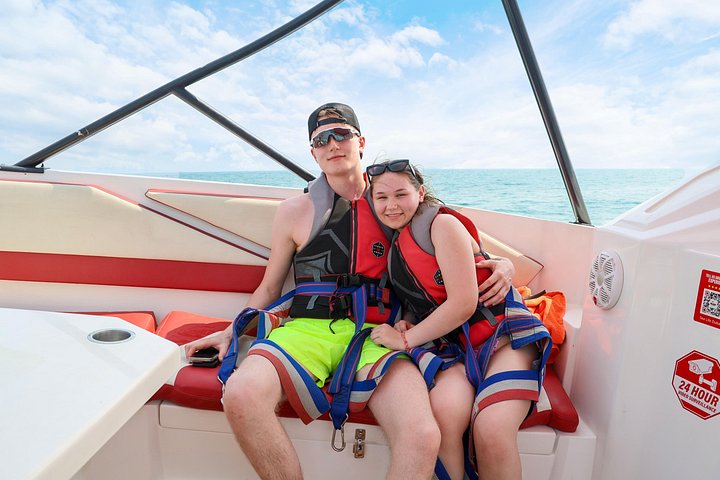 Upplev spännande parasailing över Dubais vatten med fantastisk utsikt över Palm Jumeirah och JBR, foto 48 | wizardtrip