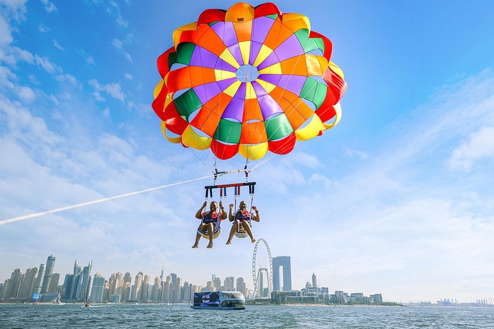 Upplev spännande parasailing över Dubais vatten med fantastisk utsikt över Palm Jumeirah och JBR, foto 50 | wizardtrip