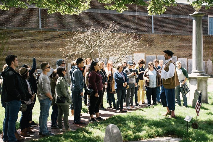 Historic walking tour of Philadelphia's Old City, featuring key landmarks and Founding Fathers' sites, photo 8 | wizardtrip