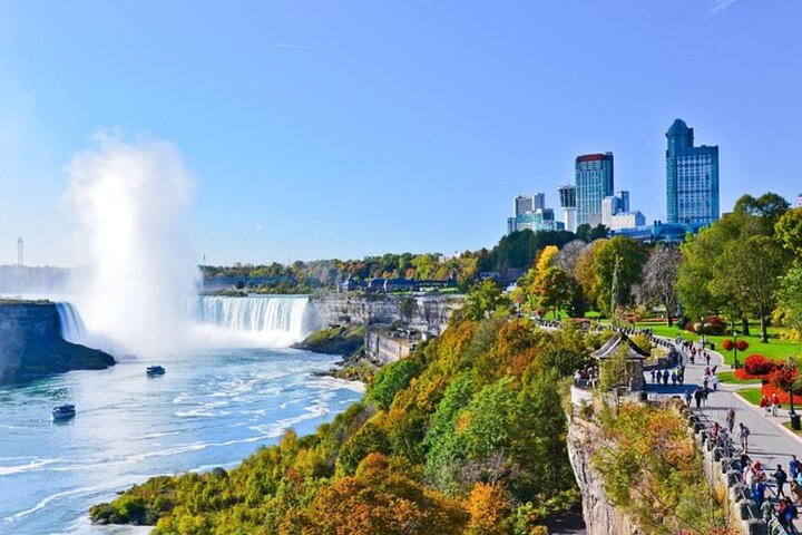 Excursion d'une journée aux chutes du Niagara avec croisière, dégustation de vin et déjeuner | wizardtrip