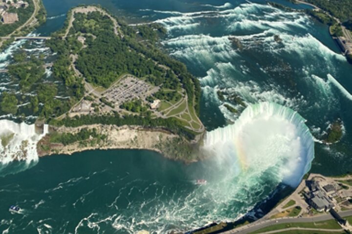 Excursion d'une journée aux chutes du Niagara au départ de Toronto, avec croisière, vignoble et déjeuner, photo 7 | wizardtrip