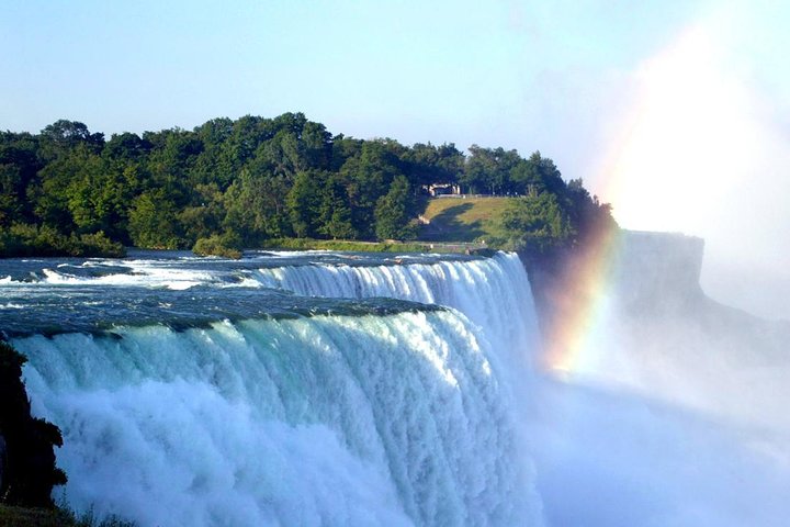 Excursion d'une journée aux chutes du Niagara au départ de Toronto, avec croisière, vignoble et déjeuner, photo 8 | wizardtrip