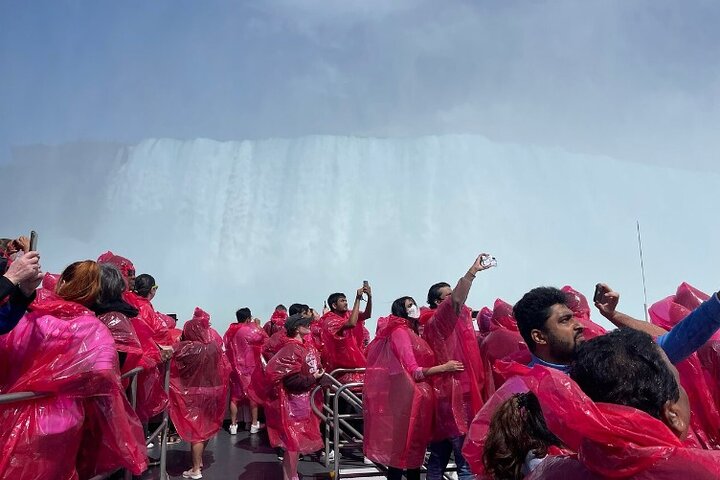 Excursion d'une journée aux chutes du Niagara au départ de Toronto, avec croisière, vignoble et déjeuner, photo 11 | wizardtrip