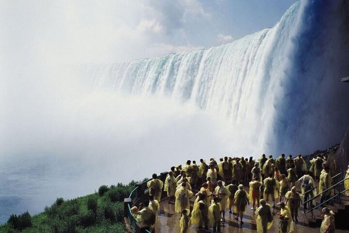 Excursion d'une journée aux chutes du Niagara au départ de Toronto, avec croisière, vignoble et déjeuner, photo 15 | wizardtrip