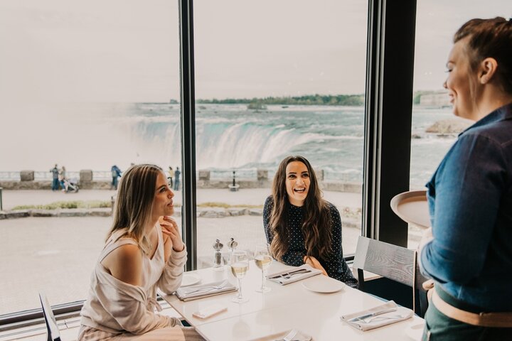Excursion d'une journée aux chutes du Niagara au départ de Toronto, avec croisière, vignoble et déjeuner, photo 18 | wizardtrip