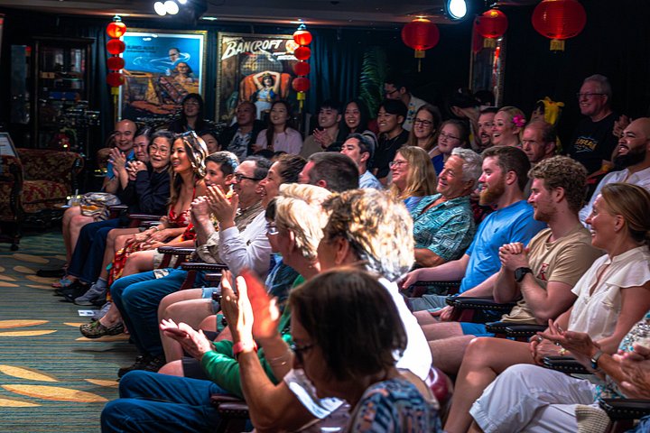 Actuación íntima de espectáculo de magia en The Magical Mystery Show en Honolulu, Hawái, foto 11 | wizardtrip