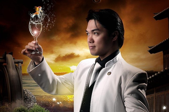 Actuación íntima de espectáculo de magia en The Magical Mystery Show en Honolulu, Hawái, foto 20 | wizardtrip
