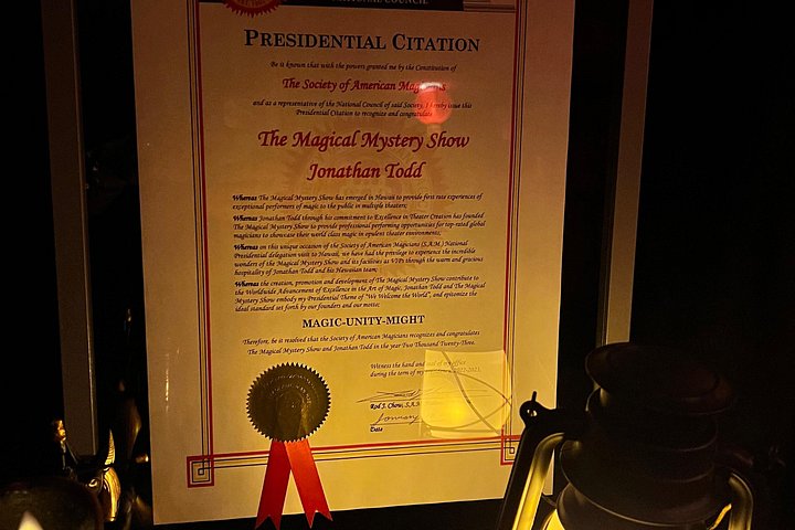 Actuación íntima de espectáculo de magia en The Magical Mystery Show en Honolulu, Hawái, foto 34 | wizardtrip
