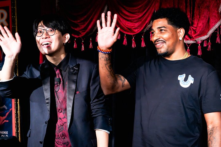 Actuación íntima de espectáculo de magia en The Magical Mystery Show en Honolulu, Hawái, foto 36 | wizardtrip