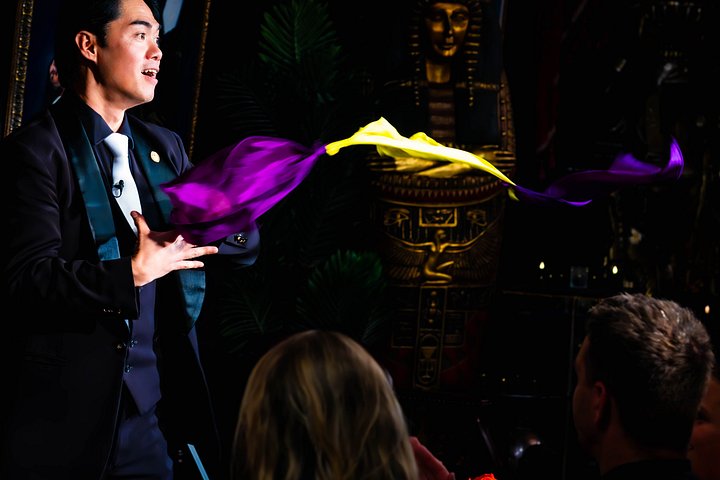 Actuación íntima de espectáculo de magia en The Magical Mystery Show en Honolulu, Hawái, foto 49 | wizardtrip